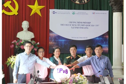 Lễ công bố Chuyển đổi thành công tên miền cho các sở, ngành và địa phương tỉnh Vĩnh Long. 