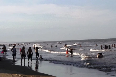 Bãi biển Hải Hòa ở thị xã Nghi Sơn, điểm đến của du khách.