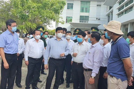 Bộ trưởng Y tế Nguyễn Thanh Long đi kiểm tra công tác phòng, chống dịch tại Kiên Giang. 