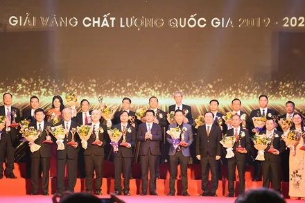 Phân bón Cà Mau nhận Giải vàng Chất lượng cao năm 2020.