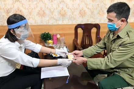 Chi trả lương hưu và trợ cấp BHXH tại nhà ở Hải Dương (Ảnh minh họa: VSS).