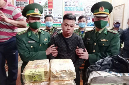 Tang vật và một đối tượng bị bắt giữ.