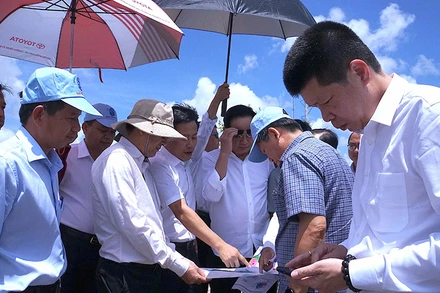 Lãnh đạo tỉnh Cà Mau và nhà đầu tư khảo sát thực tế tại Khu kinh tế Năm Căn.