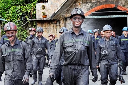 Thợ lò tan ca. (Ảnh minh họa)