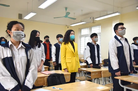 Các em học sinh quận Đống Đa vừa đi học lại được 1 tuần lại phải tiếp tục học trực tuyến. (Ảnh minh họa: MINH DUY)