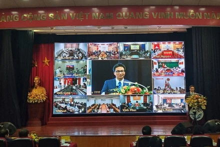 Phó Thủ tướng Vũ Đức Đam phát biểu ý kiến chỉ đạo Hội nghị.