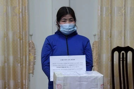 Đối tượng Dung và tang vật tại cơ quan điều tra.