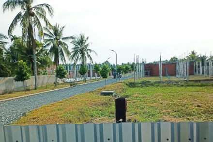 Hàng chục căn nhà trong khu nhà ở thương mại Green House xây dựng không phép trên đất nông nghiệp.