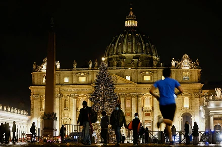 Thế giới đón Giáng sinh an lành giữa "làn sóng" Omicron