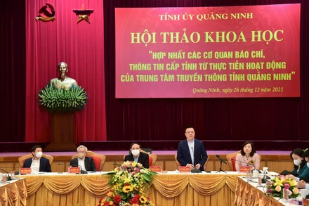 Các đồng chí chủ trì hội thảo. (Ảnh: Thành Đạt)