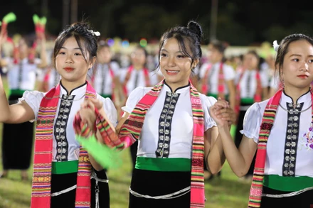 Nghệ thuật Xòe Thái-Di sản văn hóa phi vật thể đại diện của nhân loại