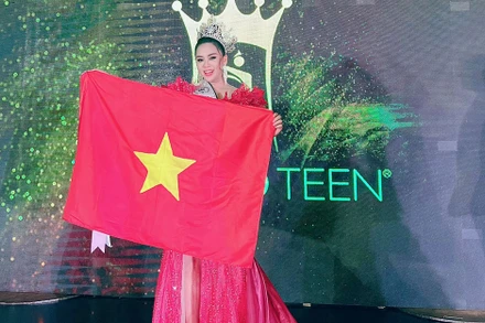 Bella Vũ Huyền Diệu sau khi đăng quang. (Ảnh: Ban tổ chức)