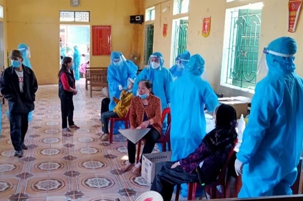 Huyện Đông Hưng tổ chức xét nghiệm diện rộng để bóc tách F0.