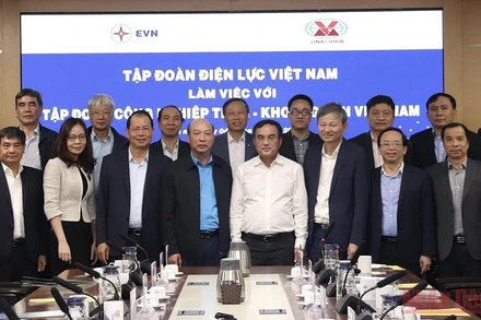 Các đại biểu tại buổi làm việc giữa Tập đoàn Điện lực Việt Nam và Tập đoàn Công nghiệp Than-Khoáng sản Việt Nam. (Ảnh: THANH GIANG)