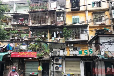 Chung cư cũ C8 Giảng Võ. (Ảnh: Duy Linh).