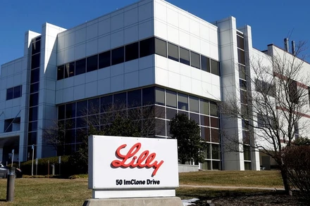 Một nhà máy sản xuất của hãng dược Eli Lilly and Company ở Branchburg, bang New Jersey, Mỹ. (Ảnh: Reuters)