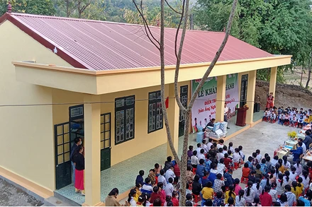 Buổi lễ khánh thành và bàn giao điểm trường Áng Nghịu, xã Chiềng Hoa, huyện Mường La.