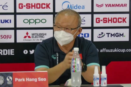 HLV Park Hang-seo trả lời họp báo sáng 22/12. (Ảnh: VFF)