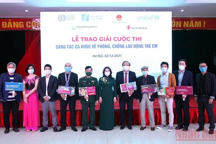 Các nhạc sĩ tại Lễ trao giải cuộc thi “Sáng tác ca khúc về phòng chống lao động trẻ em”.