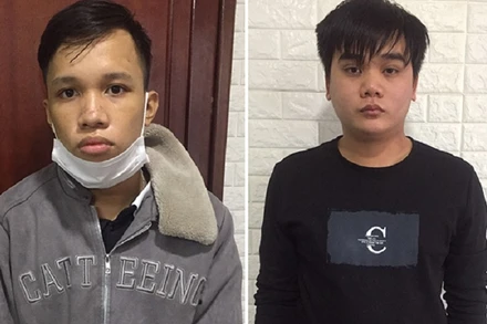 Hai đối tượng Trần Công Triều và Phan Tấn Trường tại cơ quan điều tra. 