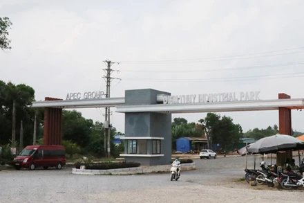 Cổng chính vào Khu công nghiệp Điềm Thụy (Thái Nguyên). (Ảnh: TTXVN)