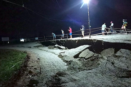 Hiện trường sạt lở dốc cống Đá Bạc vào tối 25/12.