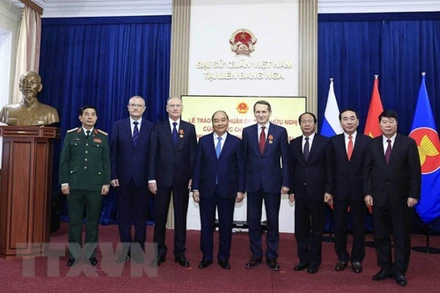 Chủ tịch nước trao Huân chương cho lãnh đạo quân đội, an ninh Liên bang Nga