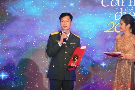 Đạo diễn Hà Xuân Trường (Điện ảnh Quân đội nhân dân) chia sẻ cảm xúc khi nhận giải Cánh diều vàng cho phim khoa học "Tắc mạch xạ trị".