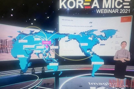 Đại diện KTO Việt Nam giới thiệu về những tiềm năng du lịch khen thưởng Hàn Quốc.