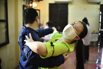 Những bước nhảy đong đầy ánh sáng của người khiếm thị