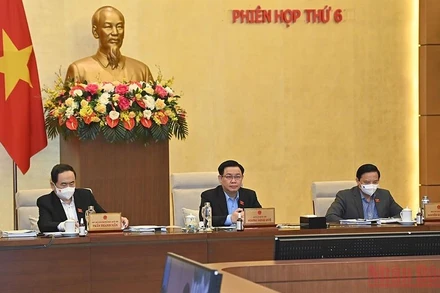 Chủ tịch Quốc hội Vương Đình Huệ cùng các Phó Chủ tịch Quốc hội dự phiên họp. (Ảnh: DUY LINH)