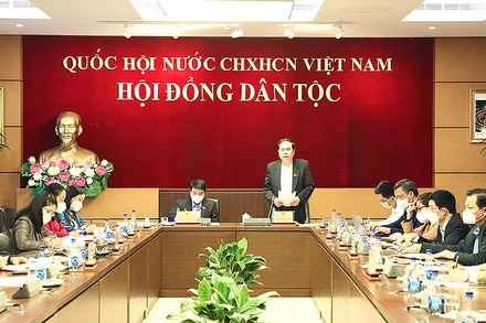 Đồng chí Trần Thanh Mẫn phát biểu ý kiến tại buổi làm việc.