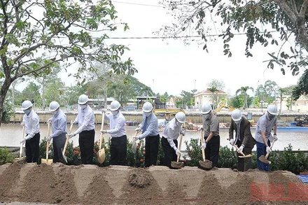 Lễ khởi công dự án đầu tư nâng cấp tuyến kênh Chợ Gạo giai đoạn 2. 