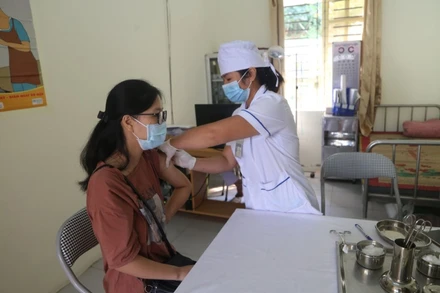 Tiêm vaccine phòng Covid-19 cho người dân thành phố Bắc Kạn. 
