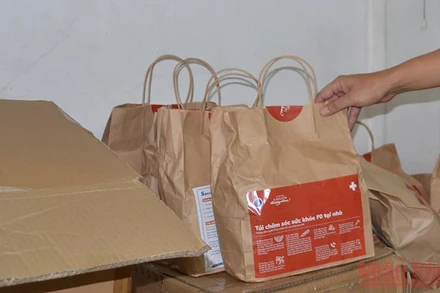 Túi thuốc chăm sóc F0 tại nhà.