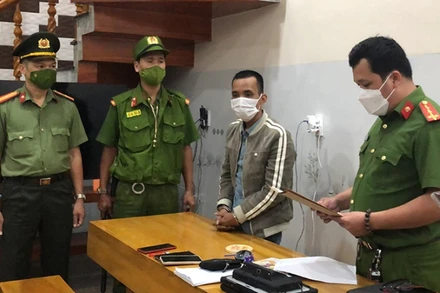 Công an bắt giữ đối tượng Nguyễn Hồ Hát.