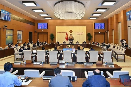 Phiên họp Ủy ban Thường vụ Quốc hội cho ý kiến về chủ trương đầu tư Dự án xây dựng công trình đường bộ cao tốc Bắc-Nam phía Đông, sáng 10/12. (Ảnh: DUY LINH)