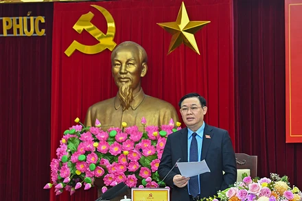 Chủ tịch Quốc hội Vương Đình Huệ phát biểu chỉ đạo tại buổi làm việc. 