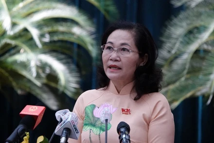 Chủ tịch HĐND TP Hồ Chí Minh Nguyễn Thị Lệ phát biểu tại kỳ họp.