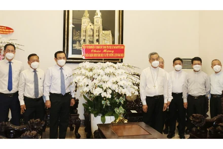 Đồng chí Nguyễn Văn Nên thăm, chúc mừng Tòa Tổng Giám mục Tổng Giáo phận TP Hồ Chí Minh và Tổng Giám mục Nguyễn Năng, Tổng Giáo phận TP Hồ Chí Minh.