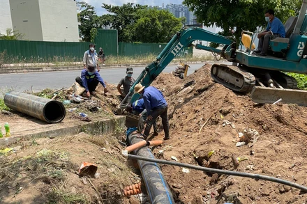 Thi công hệ thống cấp nước sạch trên địa bàn TP Hồ Chí Minh.