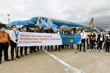 Chuyến bay thí điểm chở khách du lịch quốc tế.