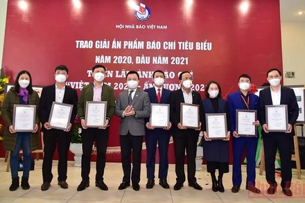 Trao giải Giao diện điện tử Tết ấn tượng trong khuôn khổ giải thưởng Ấn phẩm báo chí tiêu biểu của Hội Nhà báo Việt Nam. (Ảnh: THÀNH ĐẠT)
