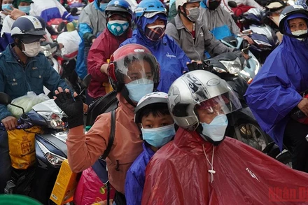 Người lao động ở Đồng Nai đi về các tỉnh miền tây chiều 5/10 (Ảnh: Thiên Vương).