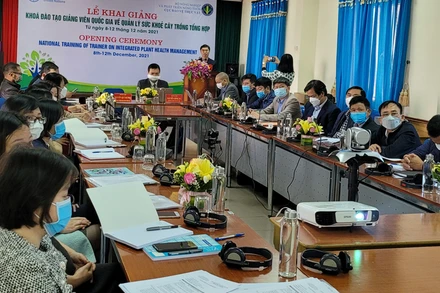 Phó Cục trưởng Bảo vệ thực vật Nguyễn Quý Dương phát biểu tại lễ khai giảng.