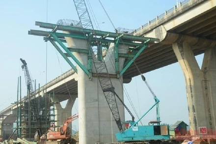 Cầu Vĩnh Tuy 2 đang dần thành hình. 