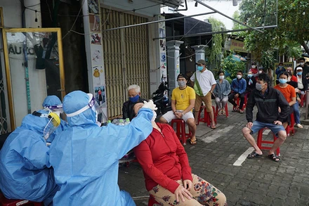 Đà Nẵng nỗ lực xét nghiệm tầm soát dịch Covid-19 (Ảnh minh họa: Anh Đào).