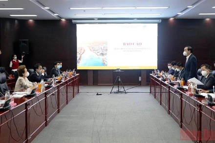 Chủ tịch UBND TP Đà Nẵng thông tin về các dự án hạ tầng đô thị trên địa bàn thành phố. (Ảnh: THANH TÙNG)