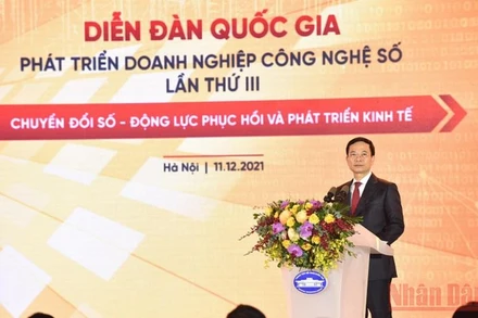 Bộ trưởng Thông tin và Truyền thông Nguyễn Mạnh Hùng phát biểu tại Diễn đàn. (Ảnh: TRẦN HẢI)