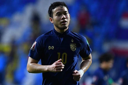 Thanawat Suengchitthawon trong màu áo Đội tuyển quốc gia Thái Lan. (Ảnh: THSport) 